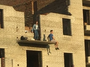 Ігри на недобудовах, фото з відкритих джерел 