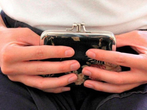 Где в Кривом Роге принимают заявления на получение материальной помощи (адреса)