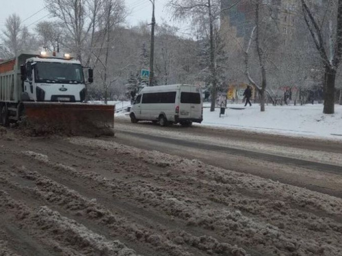 Водителей Кривого Рога просят убрать автомобили, мешающие расчистке снега