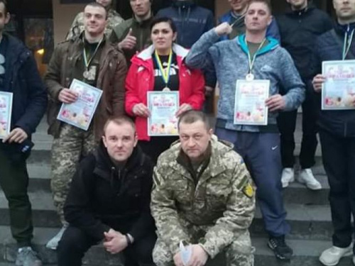 На базе криворожской танковой бригады прошёл чемпионат по армспорту (фото)