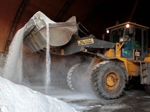 На трассе Николаев-Кривой Рог ям становится меньше