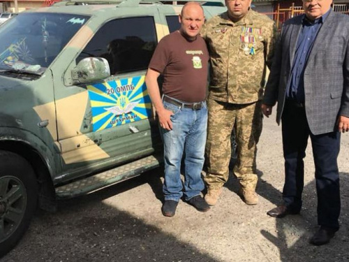 В Кривом Роге депутаты райсовета помогли с ремонтом автомобиля бойцам ООС на передовой