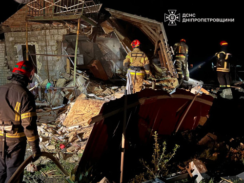 Загинула дитина, ще одну дістали з-під завалів: росіяни продовжують обстрілювати громади Дніпропетровщини