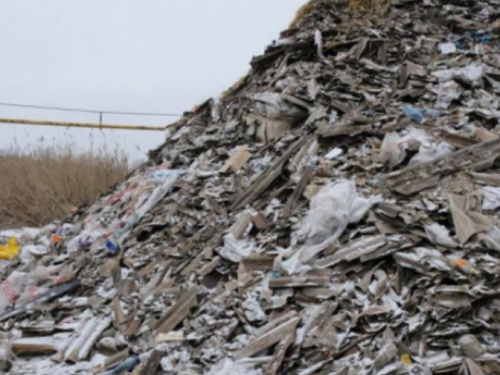 В заповедной зоне Кривого Рога устроили свалку бытовых и строительных отходов (фотофакт)