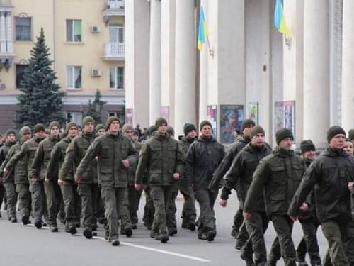 Гвардейцы поддержали акцию и прошлись по центральной улице Кривого Рога (фото)