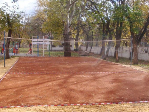 Лучшее - детям: открыта новая волейбольная площадка в одной из школ Кривого Рога