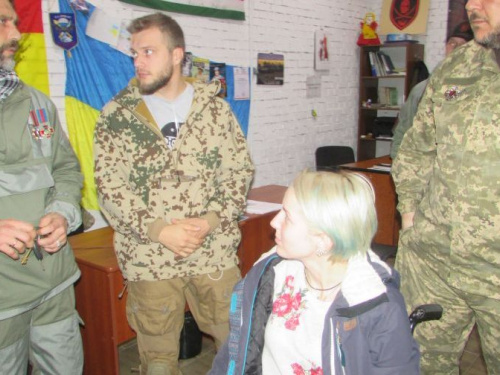 Бойцы батальона "Кривбасс" передали "Госпитальерам" авто от украинской диаспоры