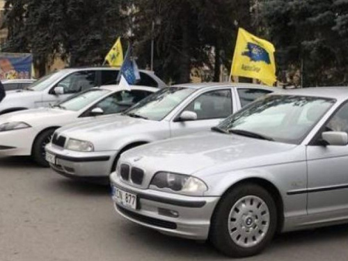 В Кривом Роге прошла акция в поддержку автомобилей на еврономерах (ФОТО)