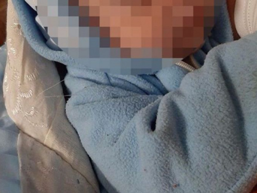 Обручальные кольца на ручке: в Днепропетровской области неизвестная женщина подбросила ребенка в медучреждение