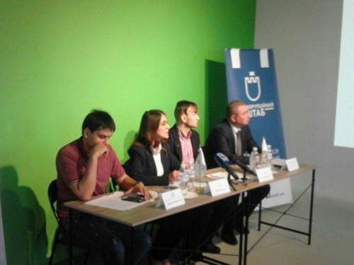 Активисты  "Антикоррупционного штаба" рассказали про "скрытые интересы" депутатов Кривого Рога (видео)