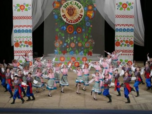 Ярко и интересно: в Кривом Роге проходят отборочные туры городского фестиваля "Весна Руданы" (фото)