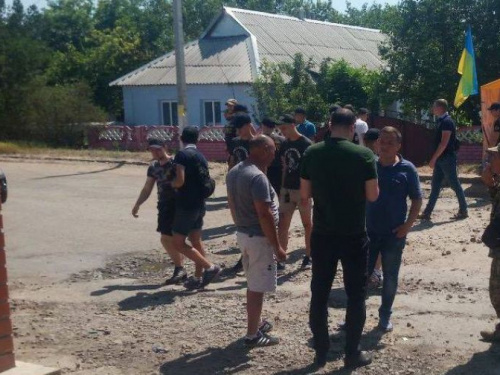 Даешь ремонт дороги: трассу "Кривой Рог-Николаев" перекрыли протестующие