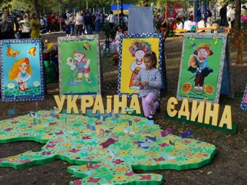 Уникальные семьи и творческие союзы: в Кривом Роге прошел праздник семьи (ФОТО)