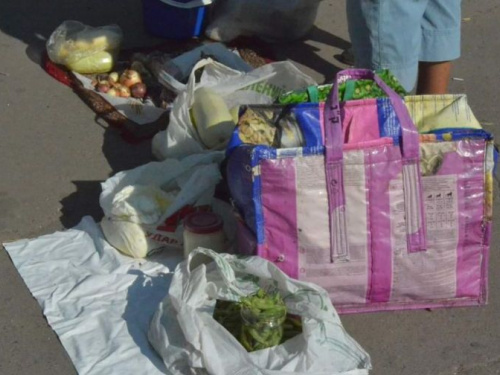 Борьба с "продавцами с земли": в Кривом Роге провели рейд рядом с рынком "Центральный" (фото)