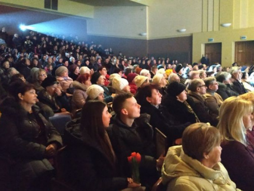 В Кривом Роге женщинам вручили городские награды и подарки (фото)