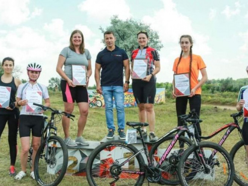 Победители велогонки XC Eliminator Ingulets получили современные велосипеды