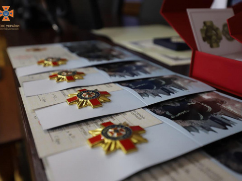 Рятувальники Дніпропетровщини отримали відзнаки за мужність і героїзм: хто з криворіжців отримав нагороди