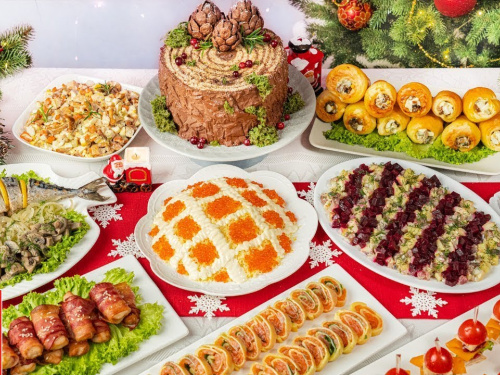 Новорічний стіл, страви та наїдки - фото з відкритих джерел