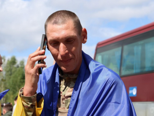 Вдома: 13 захисників з Дніпропетровщини повернулися з російського полону під час обміну 19 серпня