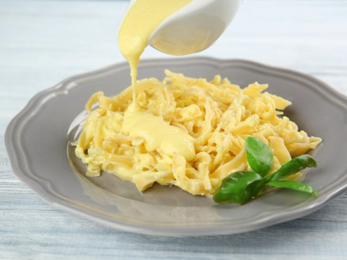 Макарони із сирним соусом — дуже смачний рецепт