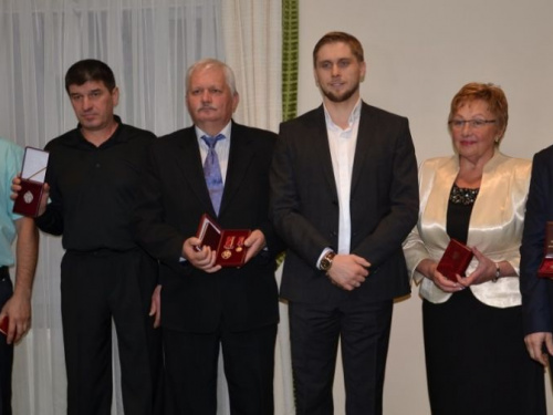 Шахтеры и педагоги Кривого Рога получили государственные награды (фото)