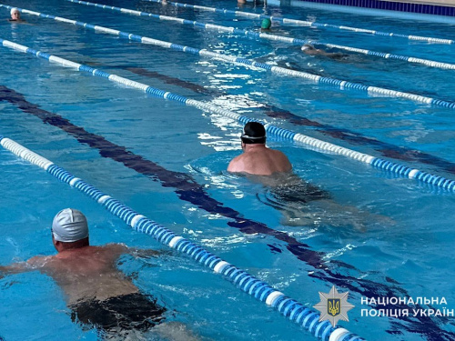 Вода лікує: у Кривому Розі поранені поліцейські проходять реабілітацію у басейні
