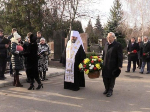 В Кривом Роге почтили память бывшего мэра Григория Гутовского (ФОТО)