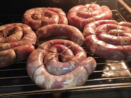 Домашня ковбаса в духовці - фото з відкритих джерел