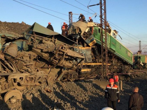 В Кривом Роге в результате столкновения локомотивов погибли люди (ФОТО)