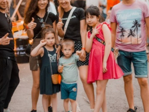 "Артишок-2019": чем и как кормил и развлекал криворожан фестиваль в стиле 1990-х (фото)