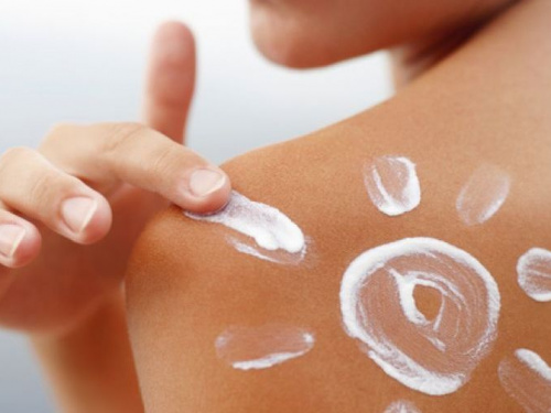 Як вберегти свою шкіру від променів сонця? Поради
