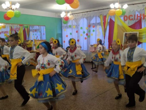 "Щедра осiнь в Дивосвiтi": в Кривом Роге провели благотворительную ярмарку по сбору средств онкобольным детям (фото)