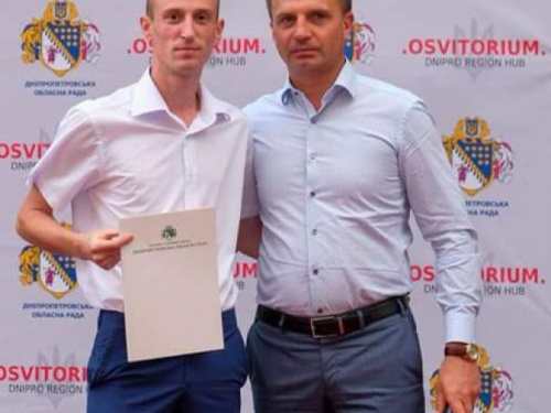 Криворожскому патрульному вручили премию Днепропетровского областного совета (ФОТО)