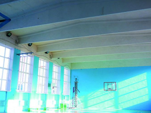 В Кривом Роге крупное промышленное предприятие профинансировало замену окон в спортзале КНУ