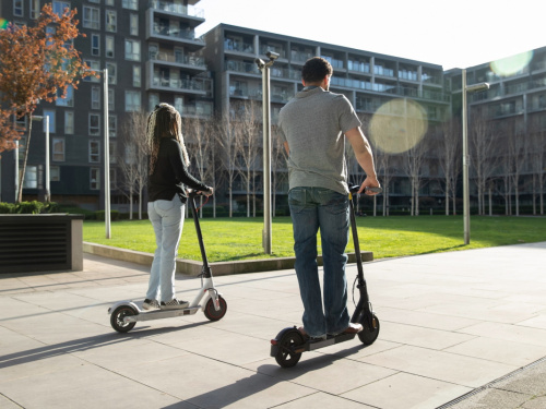 Правила дорожного руху для власників електросамокатів, фото ілюстративне