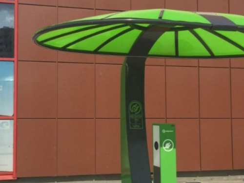 В Украине новые правила: штраф за парковку на месте электромобиля 