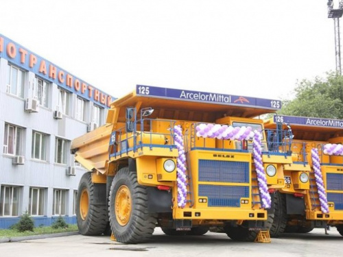 Промышленный автопарк Кривого Рога пополнился двумя грузовиками-гигантами (ФОТО)