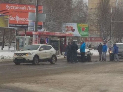 В Кривом Роге столкнулись 3 внедорожника