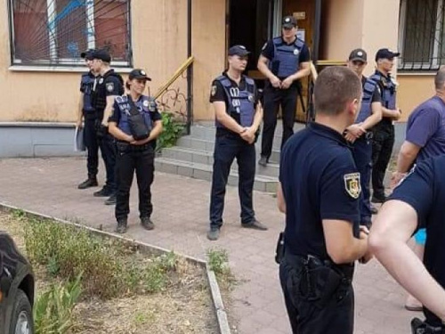 В Кривом Роге сорвали съезд членов коммунистической партии (ФОТО)