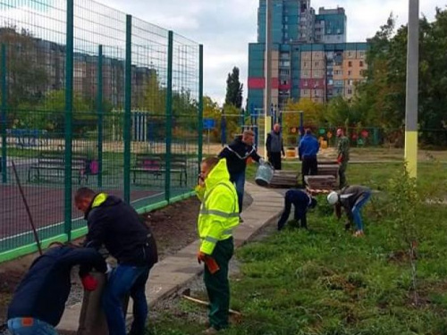 В одном из районов Кривого Рога жители города превратили "народные тропы" в официальные дорожки (ФОТО)