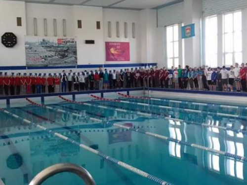 За новыми победами: в Кривом Роге проходит турнир по плаванию (фото)