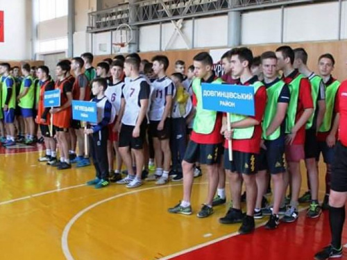 В Кривом Роге проходит городской турнир по футзалу среди учеников старших классов (фото)