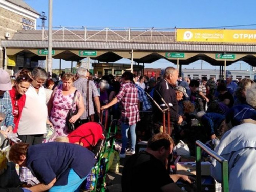 В Кривом Роге жителей призвали не покупать у "бабок" на Привокзальной площади