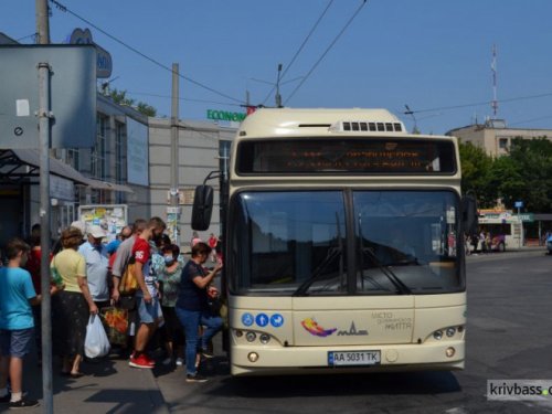 У Кривому Розі скоротили кількість автобусів на найдовшому маршруті №228: новий графік руху