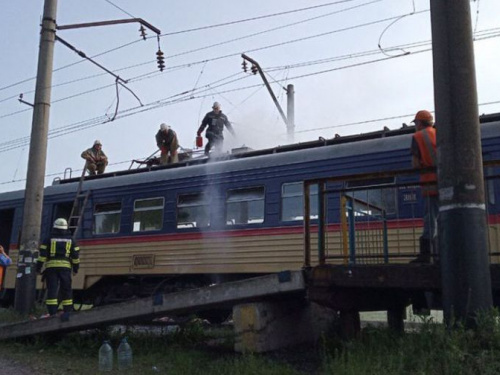 В Днепропетровской области загорелась электричка (фото, видео)