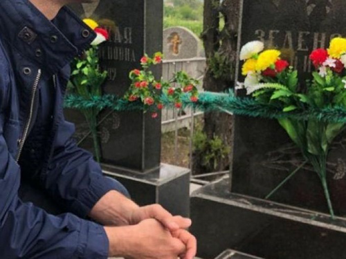 Будущий президент Украины в Кривом Роге в День победы над нацизмом посетил могилу деда-фронтовика