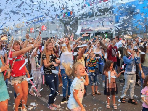 Эксклюзив KrivbassCity: как Влад Яма зажигал на молодежном фестивале в Кривом Роге (фото)