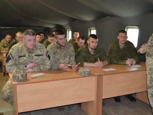 Для предупреждения суицида с бойцами 17-й танковой бригады Кривого Рога в зоне АТО работают психологи