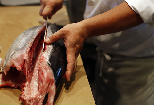 Як швидко почистити рибу - фото з відкритих джерел