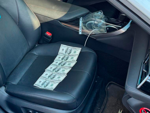 «Білий квиток» за 10 тисяч: криворізькі поліцейські затримали шахрая